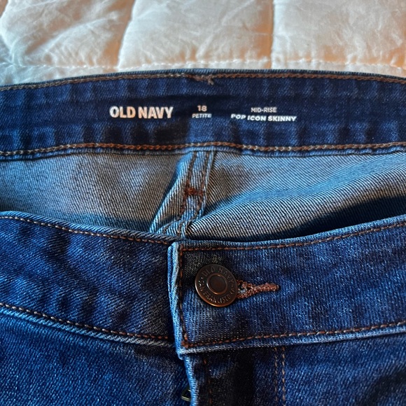 Old Navy Mid-rise pop icon skinny jeans - Picture 2 of 5
